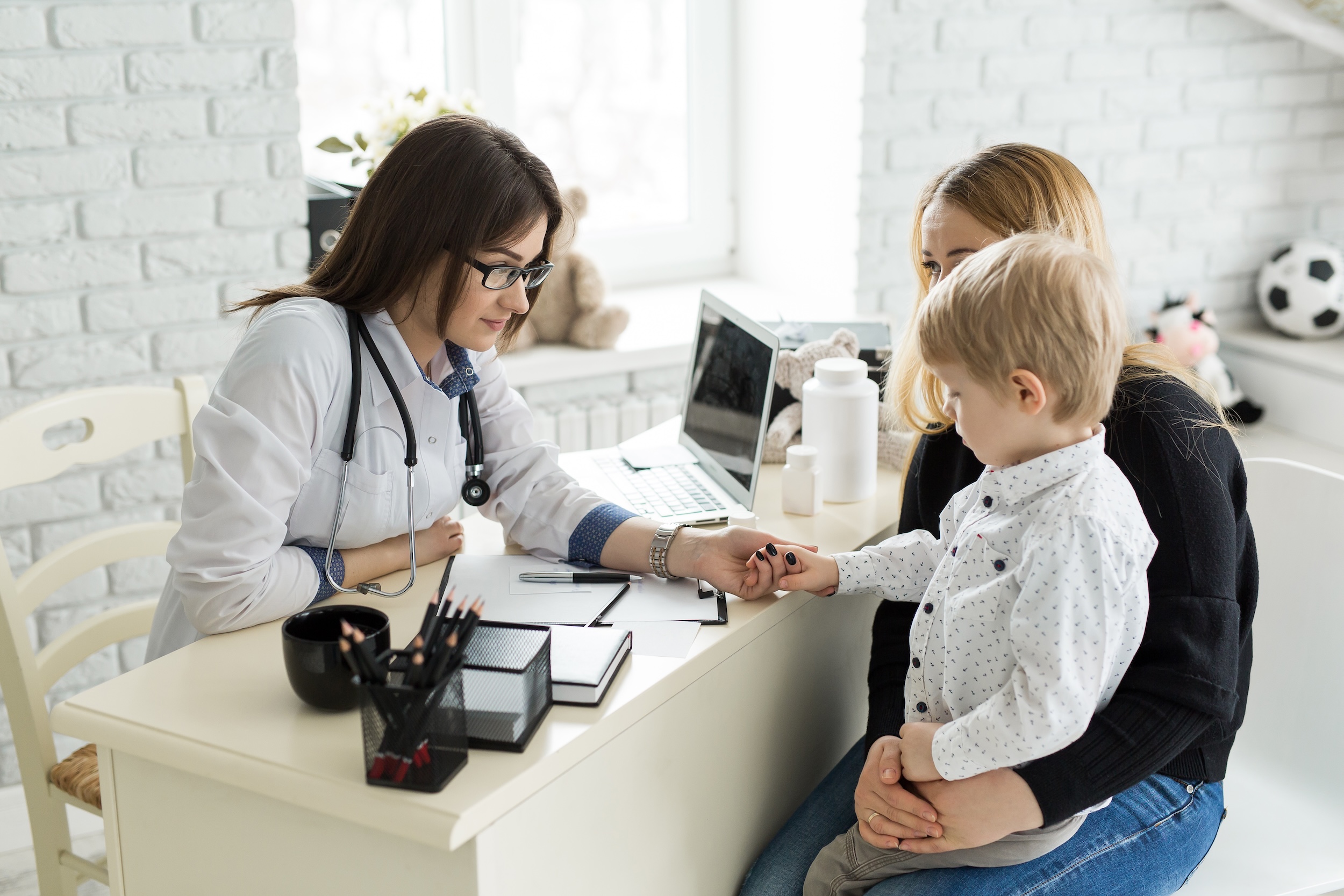 Pediatrician meeting with parent and child | OS Therapies